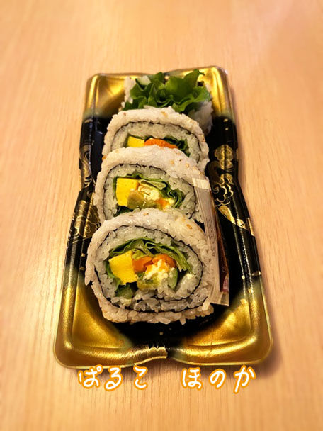 サーモンアボカド巻き