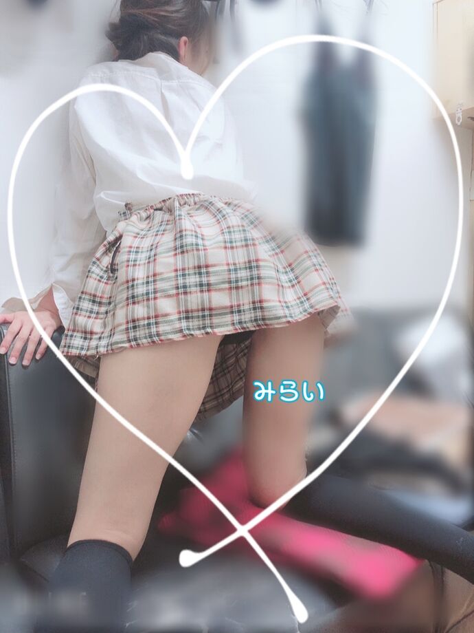 いるよっ__( ´👁∀👁` __)チョコン