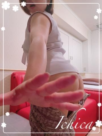 盗撮肉濡れマッサージ〜失禁羞恥に悶える爆乳女教師〜