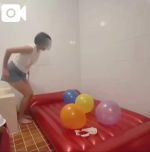 ���s��