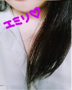 新人エミリさん…