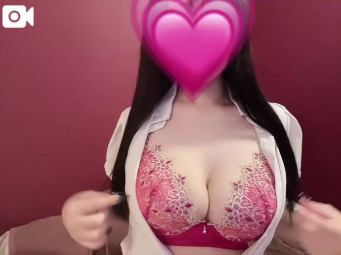 お顔より大きなおっぱいです