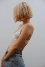 ΂
