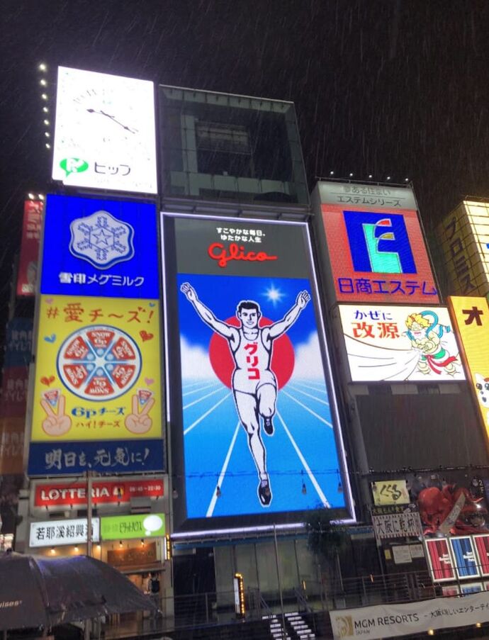 お土産配ってます✨