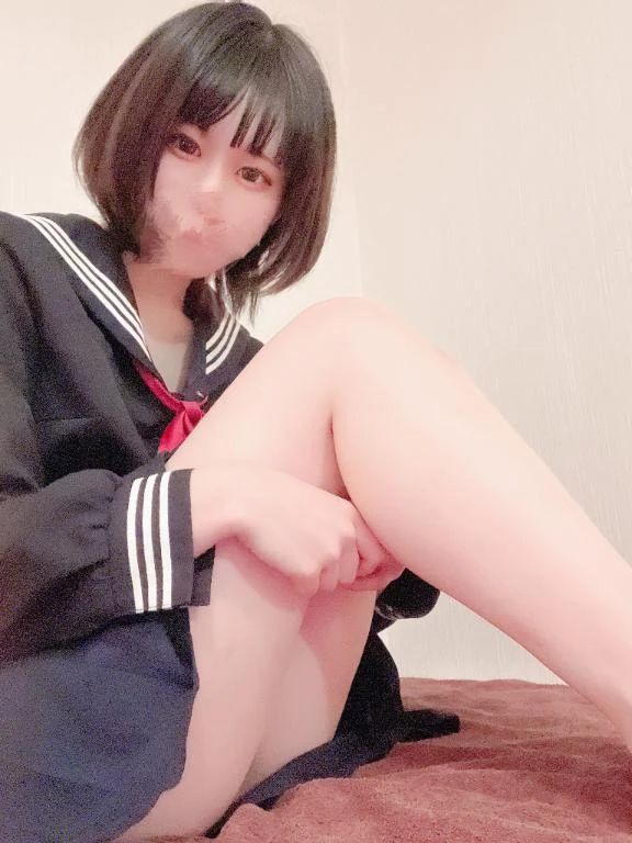 制服似合ってるかな…？？♡