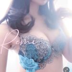 �\��